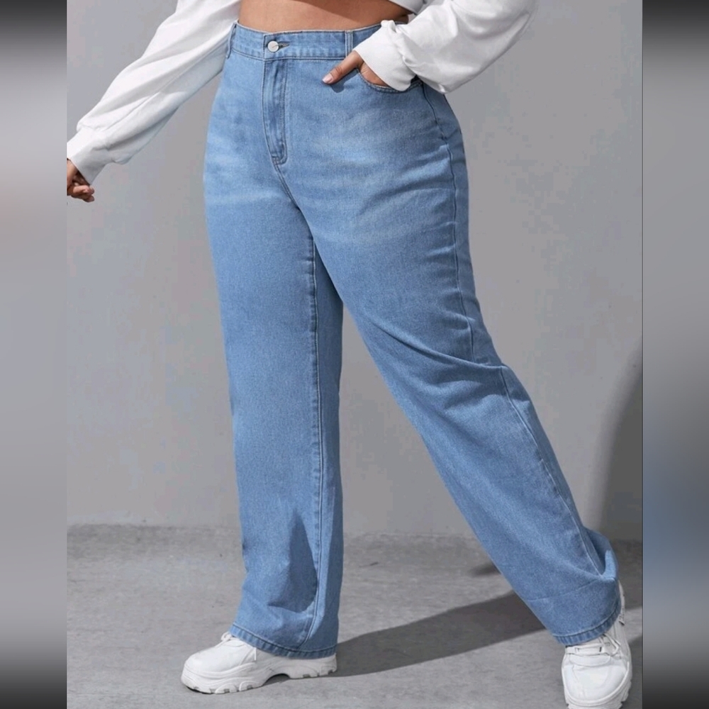 High Waisted light wash jeans. 1XL